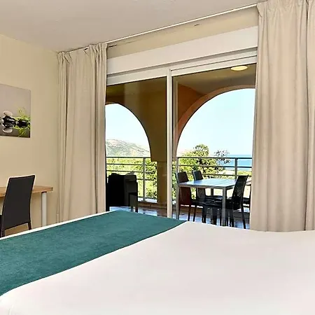 Residence, Hotel