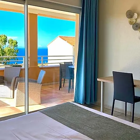 Residence, 4*