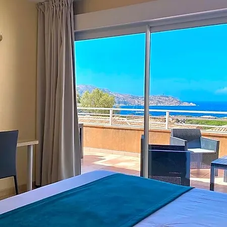 Residence, 4*